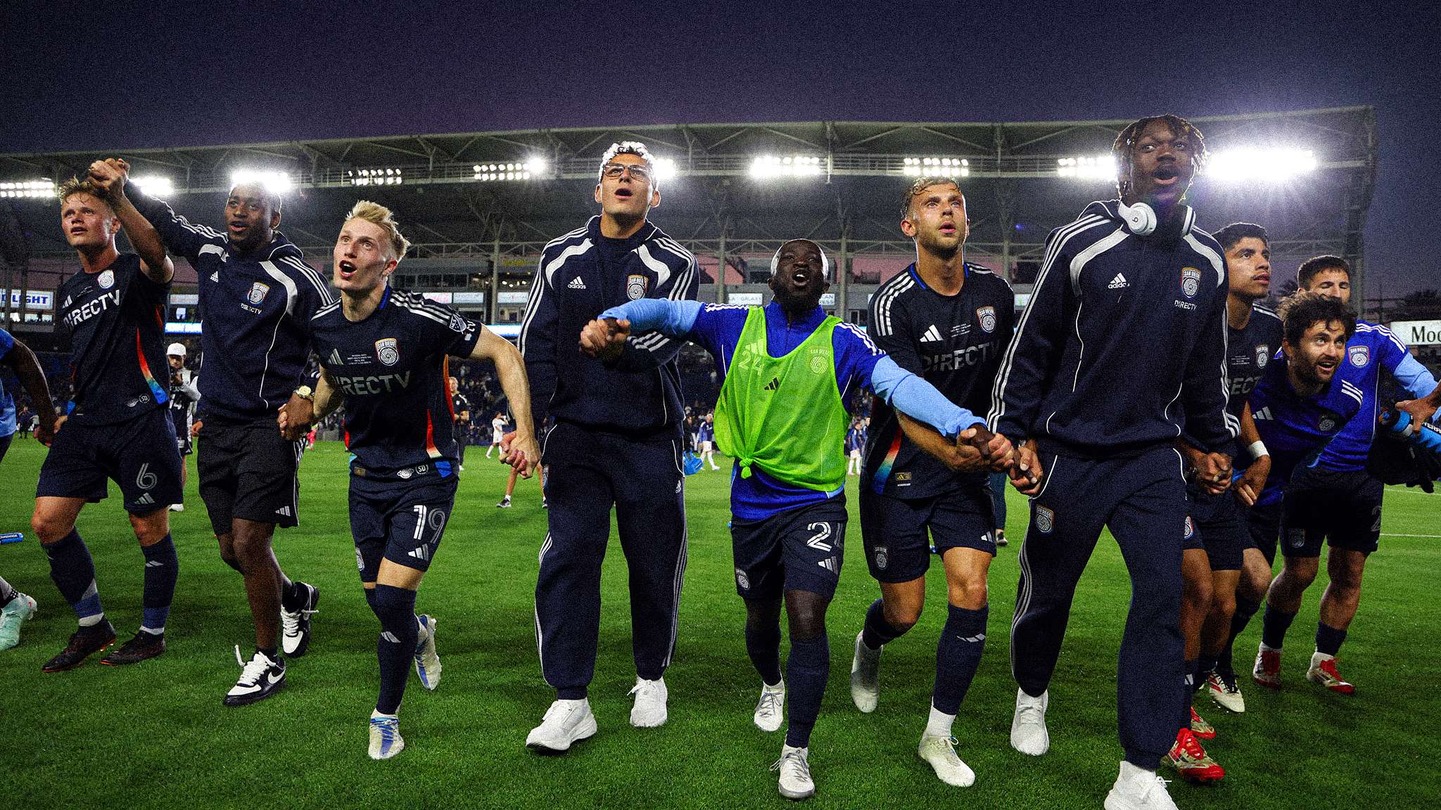 国门迈尼昂 国门迈尼昂