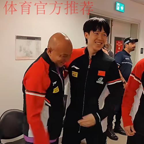 我们的故事 | 亚运男足小将亲吻护腿板告慰已故队友:替他实现国家队梦想 我们的故事 | 亚运男足小将亲吻护腿板告慰已故队友:替他实现国家队梦想